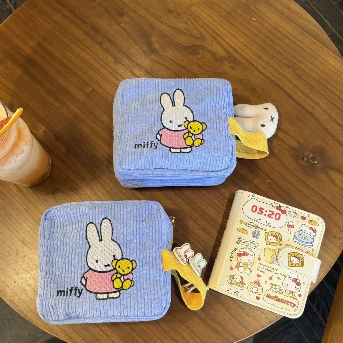 Kawaii Miffy Cord-Kosmetiktasche Niedliche Kamera-Aufbewahrungstasche Kreative Tragbare Große Kapazität Reißverschluss-Geldbörse Außentasche – Detail 1