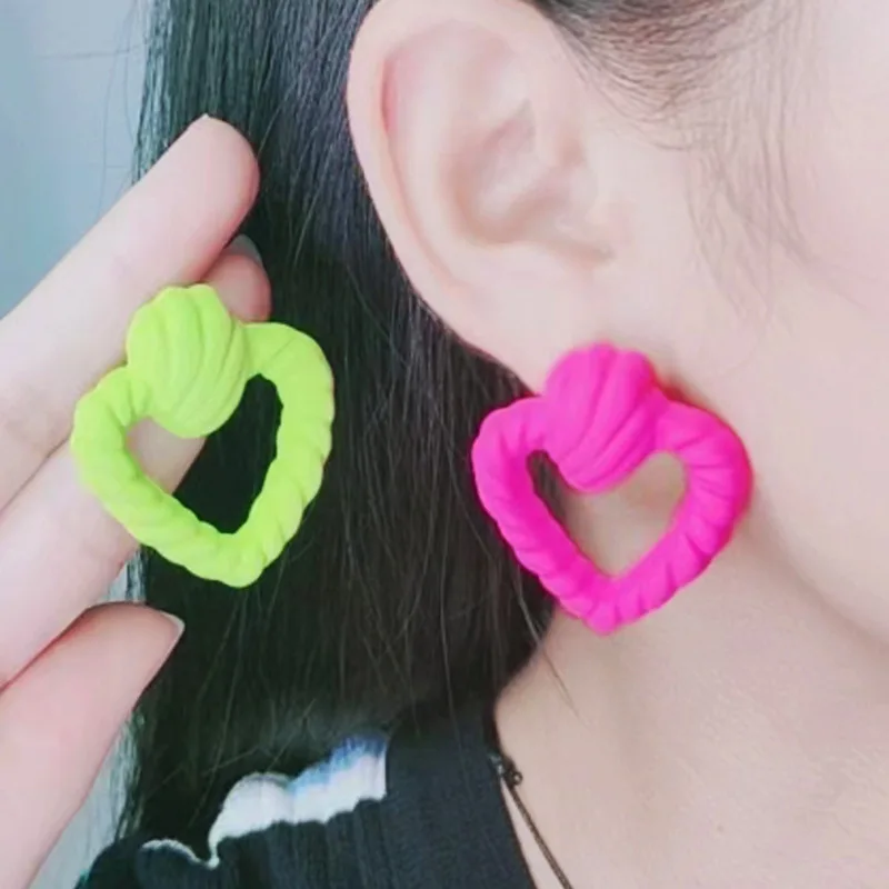 New Candy Color Heart Hollow Three-dimensional Spray Paint Earrings Design Sense Simple Fashion Ear Accessories for Women