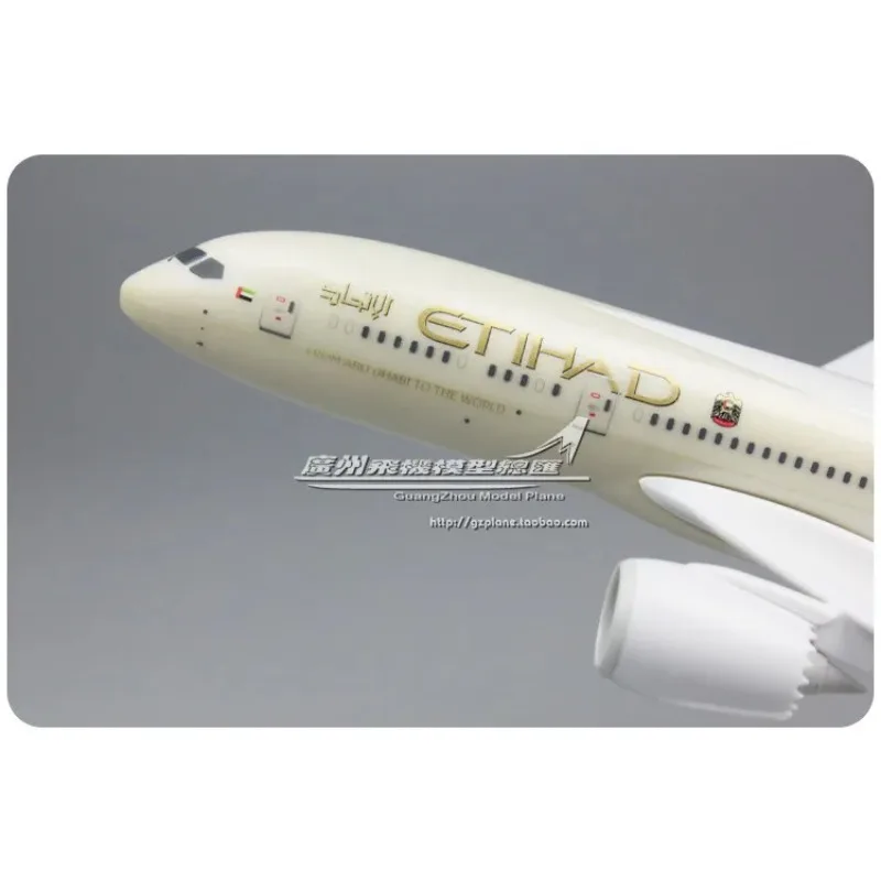 United Arab Emirates UAE Etihad Airways Boeing B787 plastic assembled aircraft model 1: 200 plane model for Xmas Birthday gift