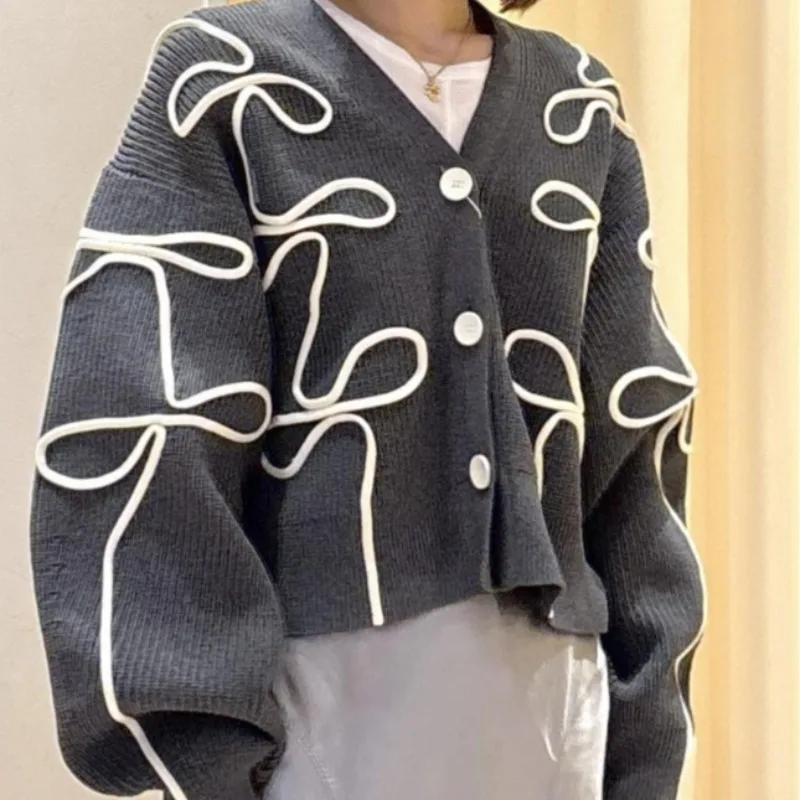 

New Autumn Winter Thick Sweater Jacket Women's Fashion Striped Sewn Flower V-Neck Knitted Cardigan Casual Versatile Top