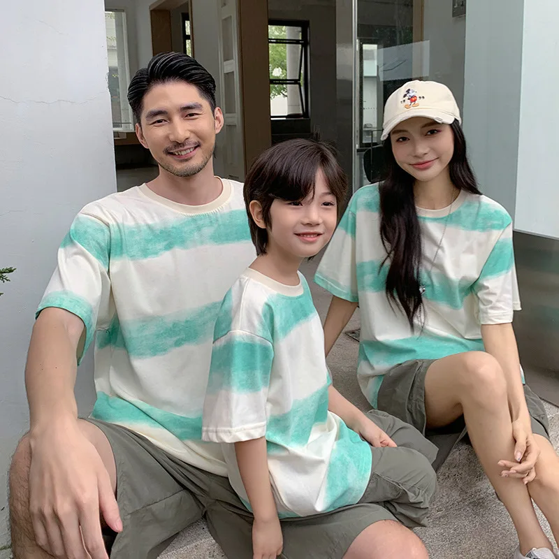 

Новые летние семейные футболки 2026 года в корейском стиле для мамы и дочки, для семьи из 3 человек, хлопковые, с коротким рукавом, повседневные, модные, для отпуска