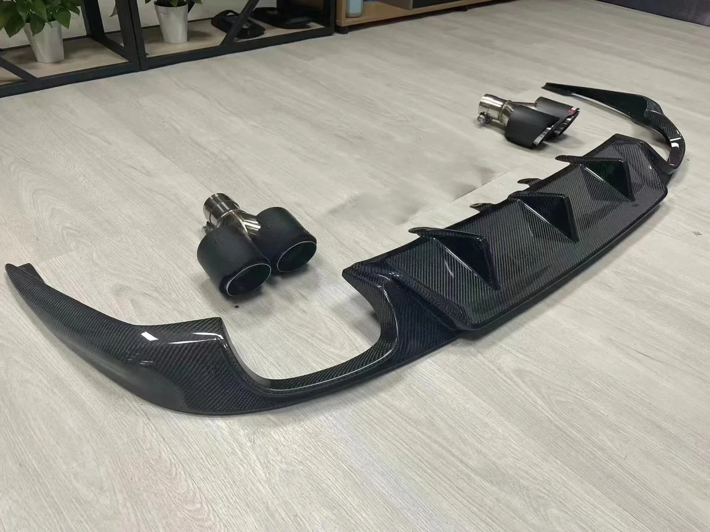 High  Quality Carbon Fiber Rear Diffuser with Exhaust Lip  for Lexus GS Rear Bumper Lip Perfect Fitment
