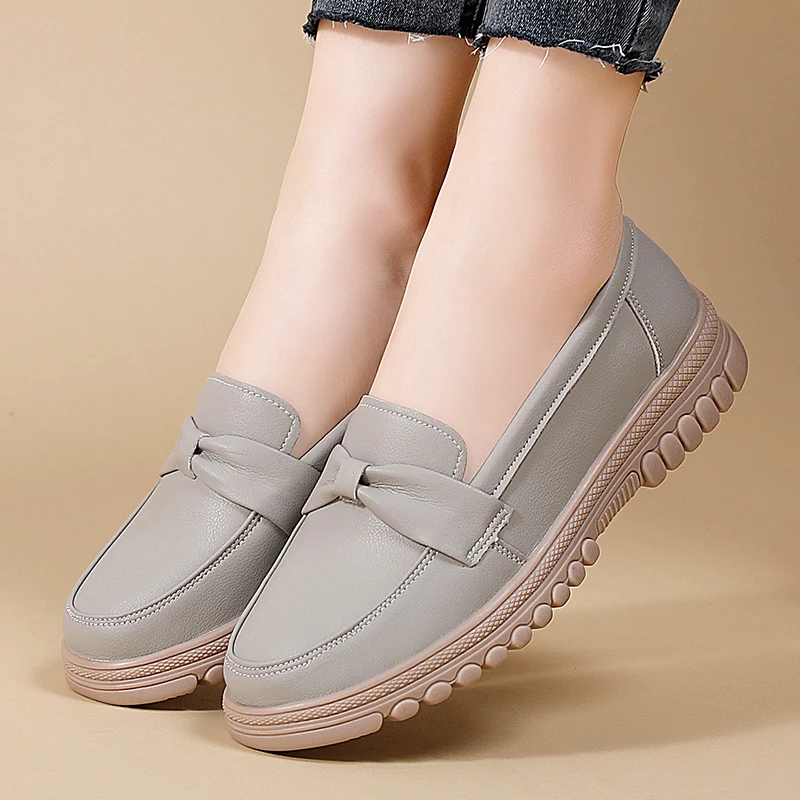 Fashion Round Toe Genuine Leather Casual Shoes Women Slip On Flat Comfortable Moccasins Mother Anti-Slip Soft Bean Nurse Shoes