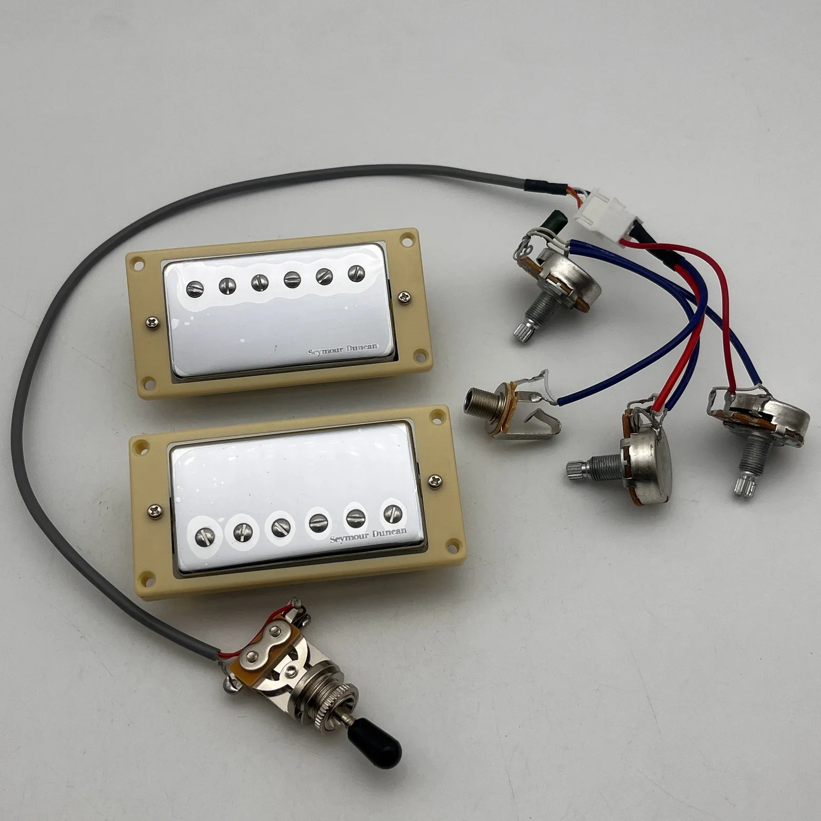 

Chrome Seymour Hot Rodded Humbucker Guitar Pickups 4C Conductor with 2V1T/2V2T Wiring Harness Guitar Parts