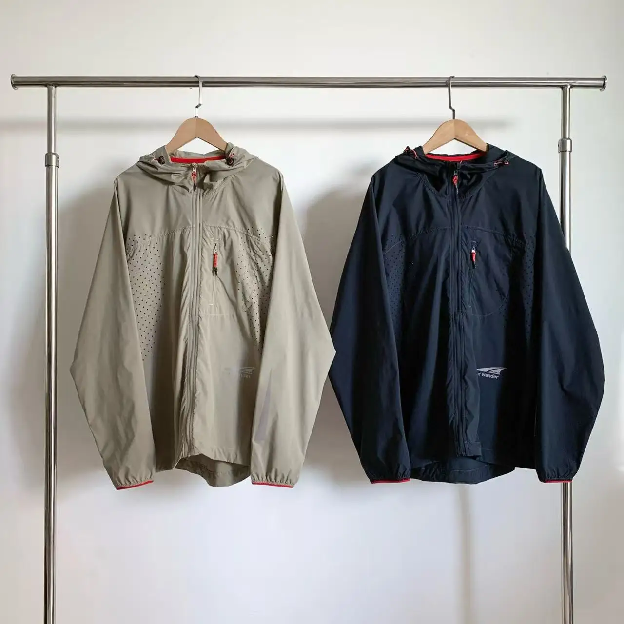 Outdoor Lightweight Breathable Water-Resistant Windbreaker Hat Jacket Men's Long Sleeve Loose Fit Autumn Seasonal Coat