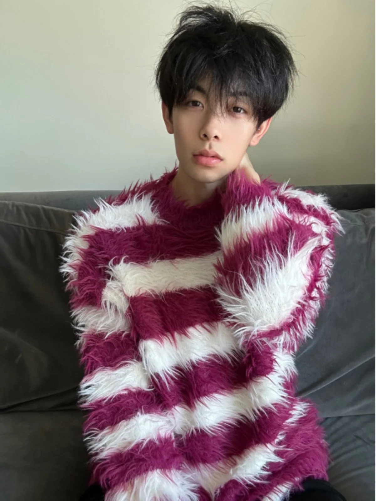 

Мужской осенне-зимний вязаный свитер с круглым вырезом, из мягкого искусственного меха, свободного кроя, с длинными рукавами, повседневная верхняя одежда, с фиолетовыми полосками, премиум-класса