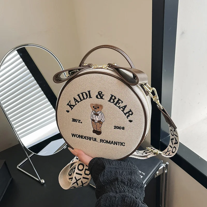 

2026 Hot New Winter Fashion Designer Bear Shoulder Messenger Bag Luxury Versatile Cute Round Cake Bag Beautiful Women's Bag