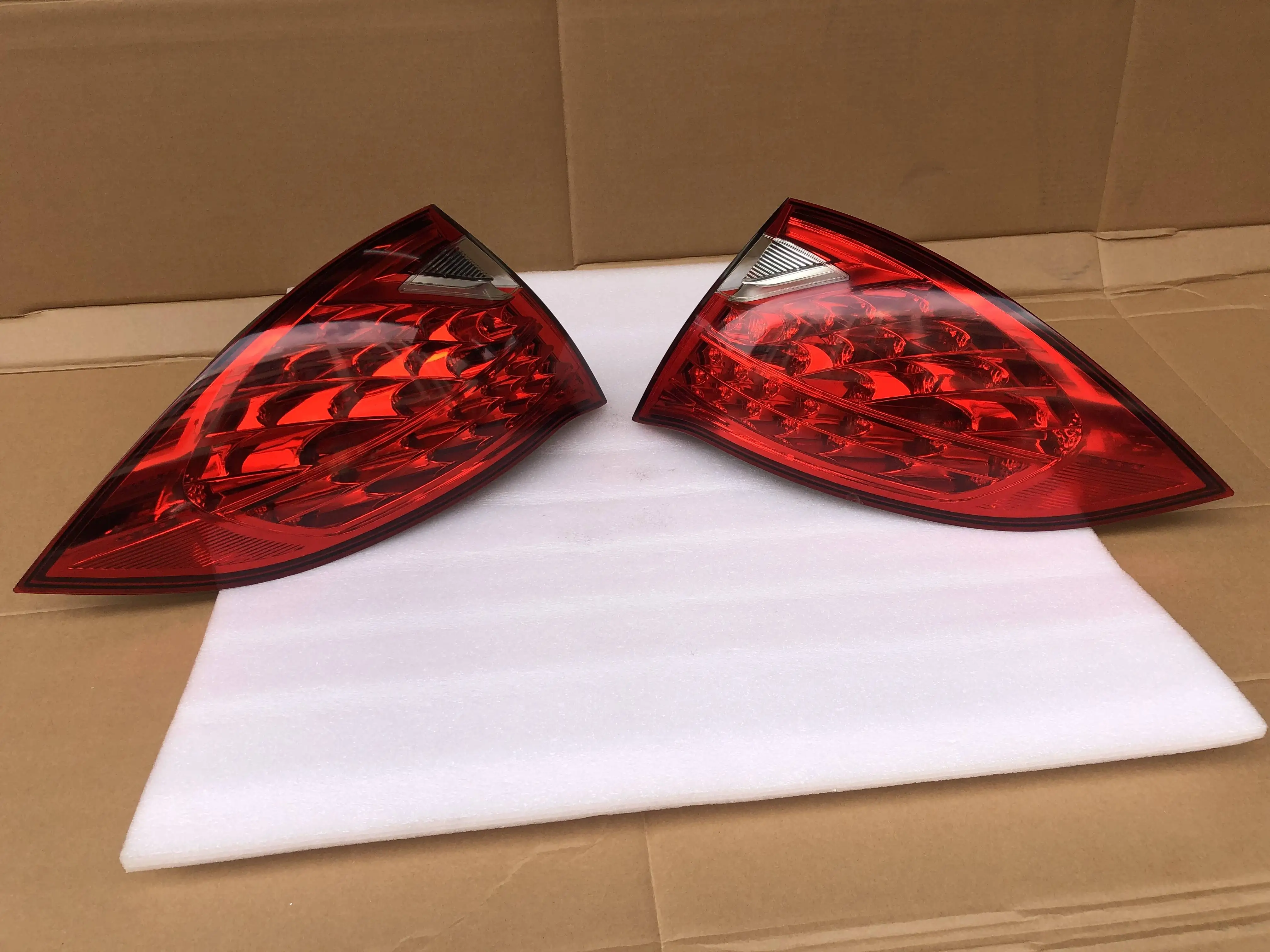 Für schnelle Lieferung Hohe Qualität 2012 2013 9 Pa Led-Rücklicht Original Gebraucht Gts Porsche Cayenne 958 Rücklicht