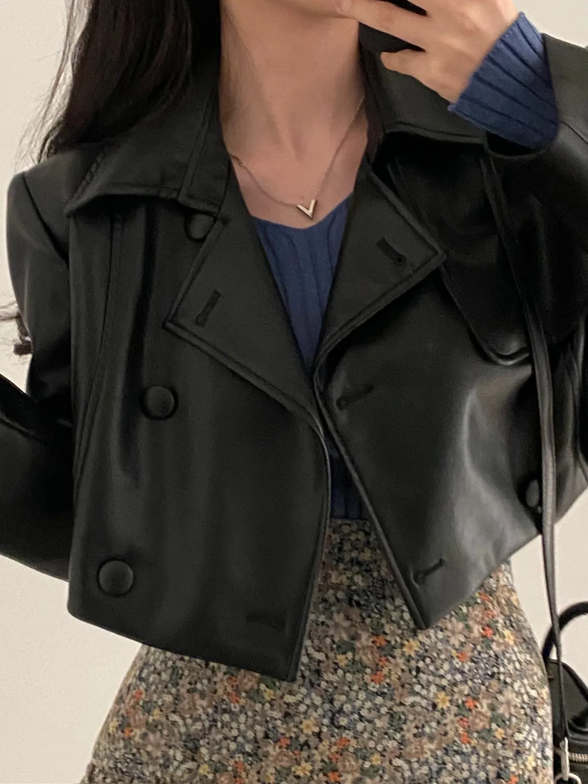 

Стильная весенняя женская кожаная куртка из искусственной кожи с воротником-пэчворк и двойными пуговицами, в корейском стиле, теплая верхняя одежда для школы и улицы