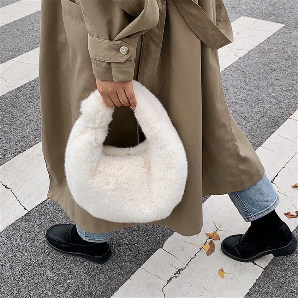 Fur Women\'s Small Half Moon Bag Luxury Warm Plush Wrist Bags for Women Fashion Furry Short Handle Clutch Cute Ladies Coin Purses