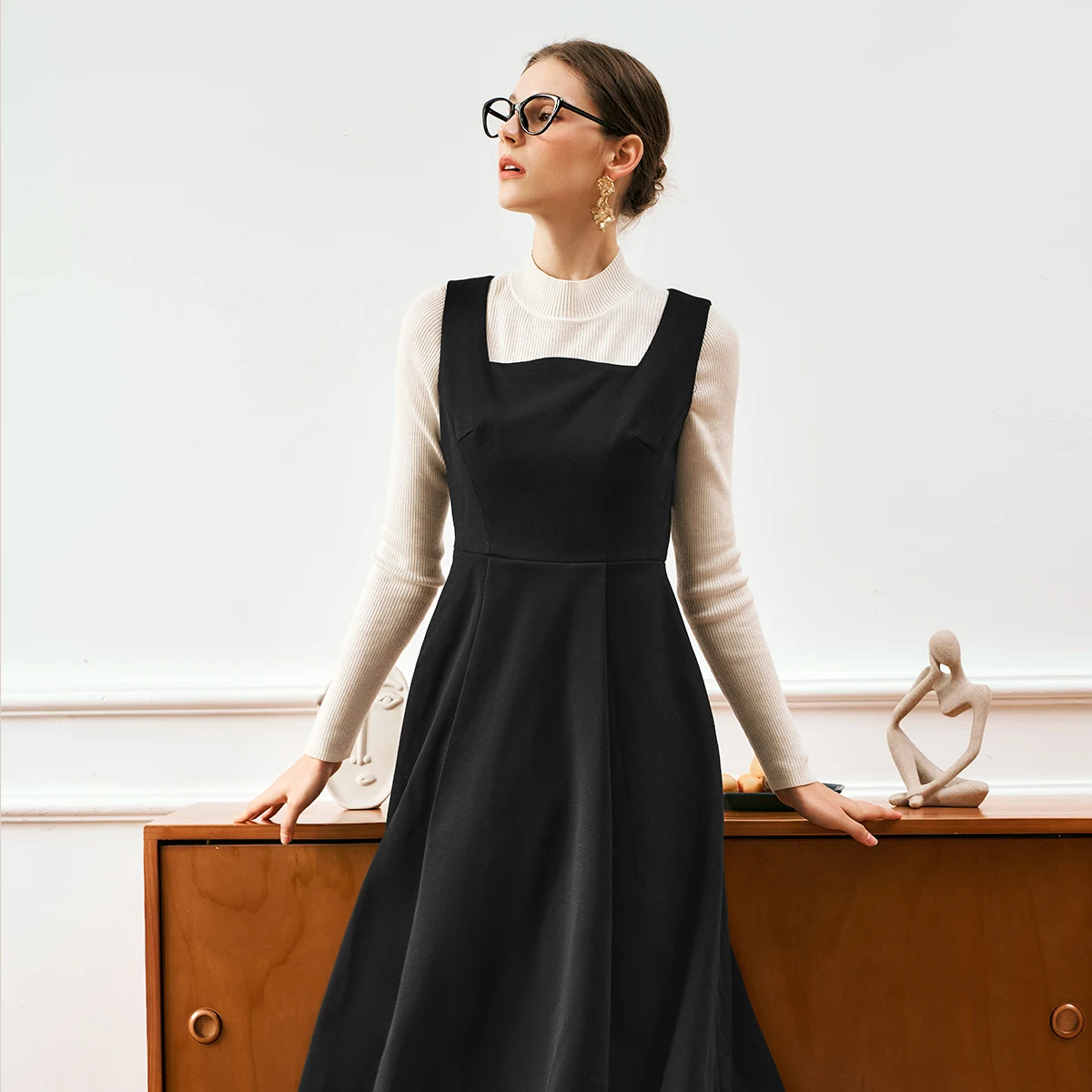 

OLrain Elegant Sleeveless Dresses Women 2025 Autumn A-line Square Collar Dress Simple Behind Hollow Folds Long Dress O56DL88310