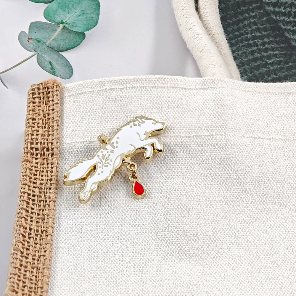 Antikes Rom Lupercalia Emaille-Pin Mythologische Weiße Wolf-Brosche Pfeil Blutstropfen Anhänger Abzeichen Pagan Wicca Schmuck Geschenk für Fr – Detail 4