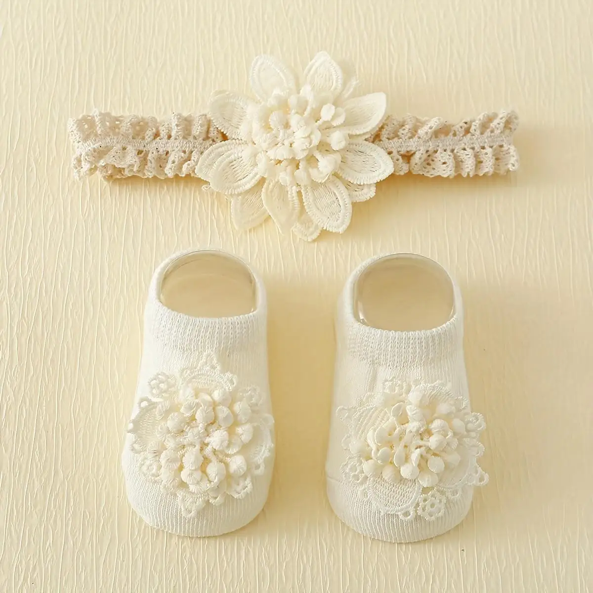 1 Pair of Children's Summer Anti-slip Glue Embroidered Flower Boat Socks with Hair Ties