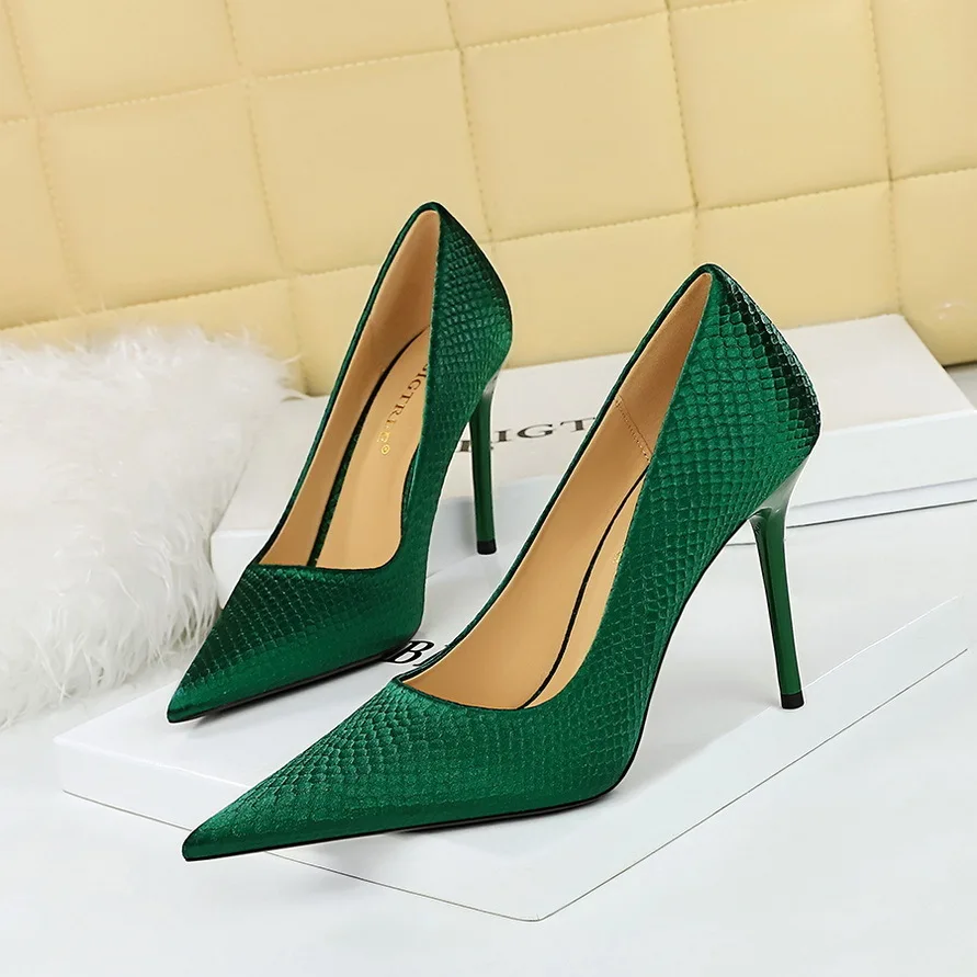 new Fashion Banquet Slim Super High Heels Fish Scale Pattern Satin Shallow Mouth Pointed Toe Single shoes Wedding Women Pumps