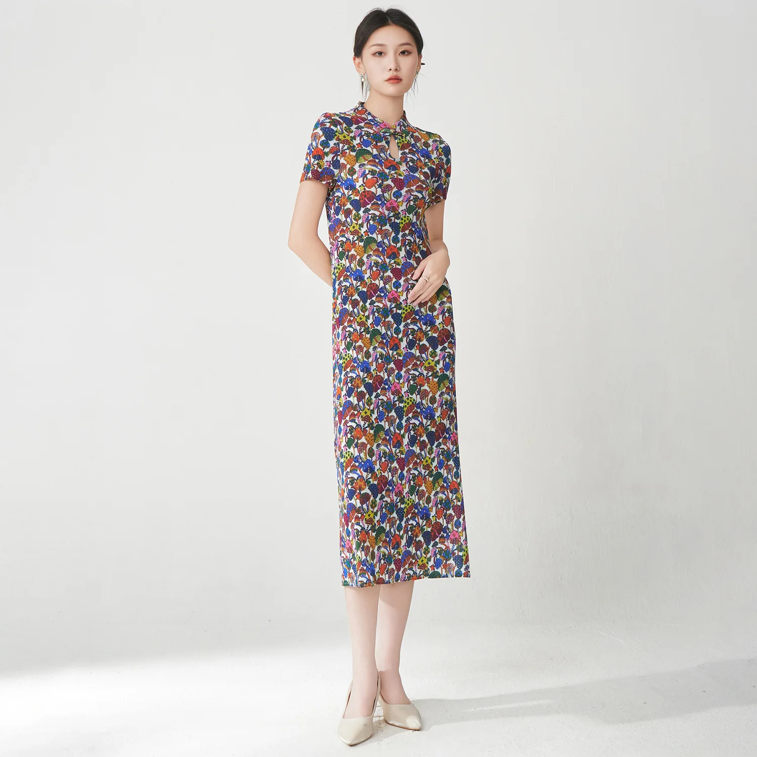 Retro New Chinese-Style Printed Short-Sleeved Cheongsam Dress with Elegant Slit and Straight Silhouette Miyake Dress