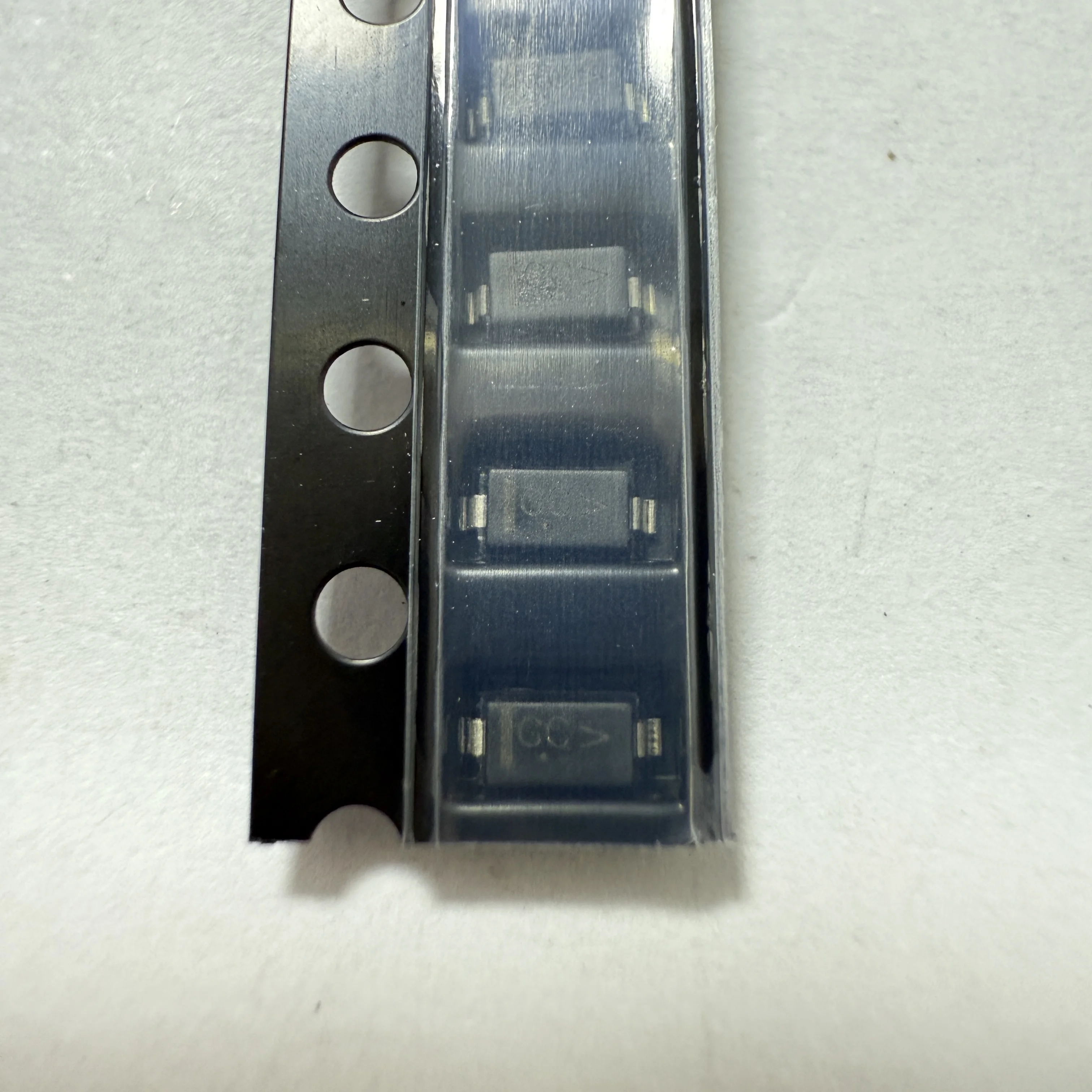 100 قطعة/الوحدة SZMMSZ4678T1G (ثنائيات زينر)