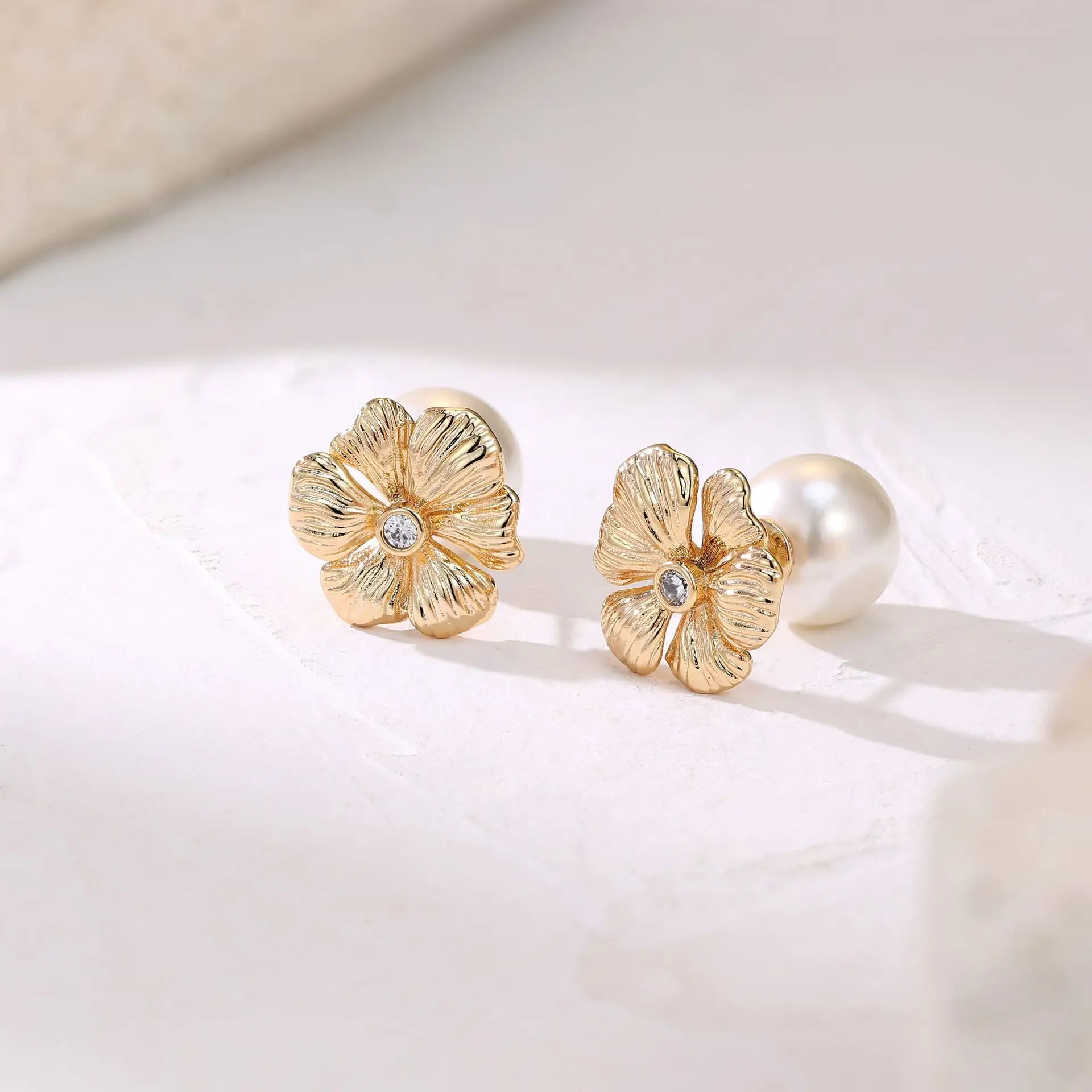 Original design Garden Walk series Copper plated 18K Gold Camellia fashion retro design creative pearl earrings