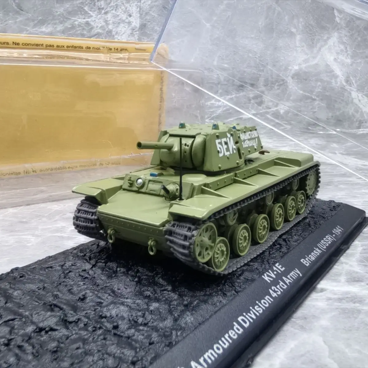 

Модель советского танка КВ-1 "Ворошилов" в масштабе 1/72 (основной корпус из сплава + пластиковые детали) - коллекционный предмет.