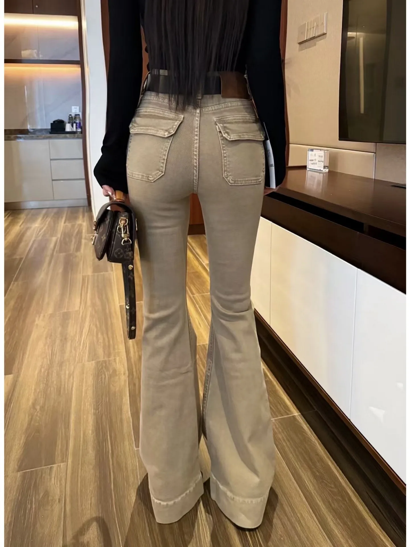 Vaqueros de cintura alta con corte de campana para mujer, diseño de bolsillos, color caqui, estilo americano, nueva moda de otoño, sabor a Hong Kong