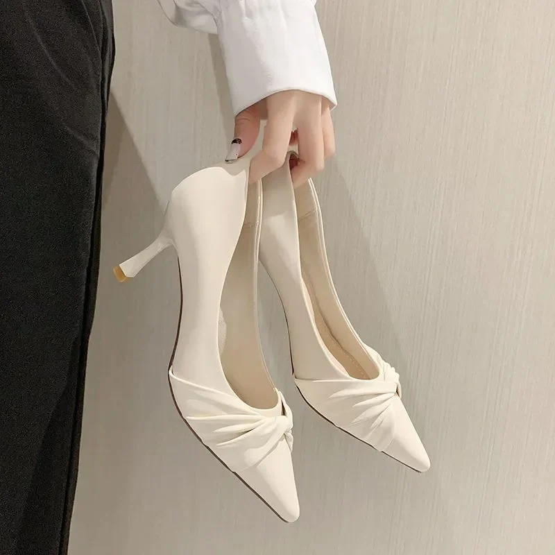Zapatos de mujer, bonitos, dulces, elegantes, color beige, zapatos de tacón de aguja de charol para oficina, zapatos de tacón de aguja sexys negros para mujer b646