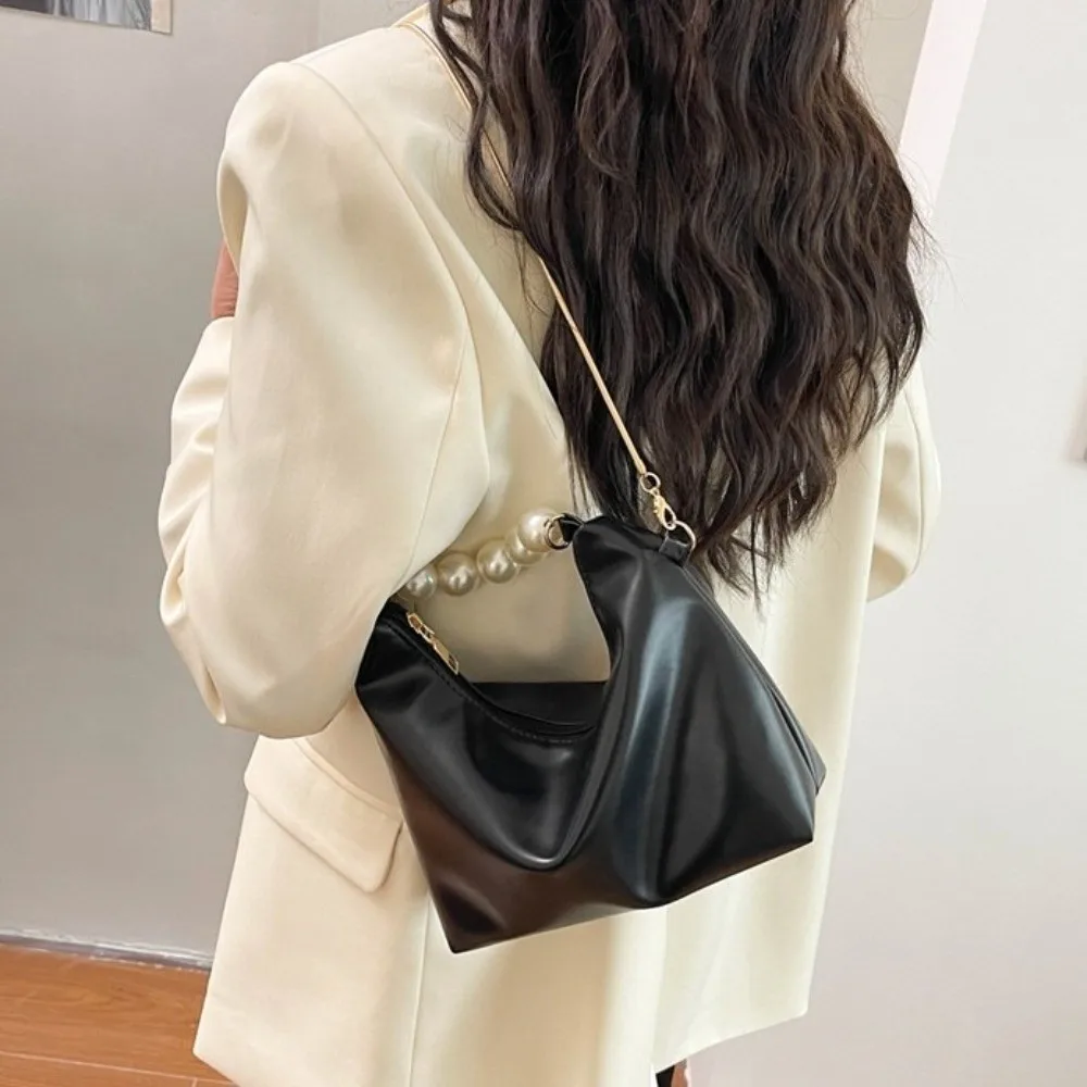 

Сумка-клатч с жемчужной цепочкой и ручкой, из искусственной кожи, однотонная, легкая, в корейском стиле, женская сумка через плечо, для хранения телефона