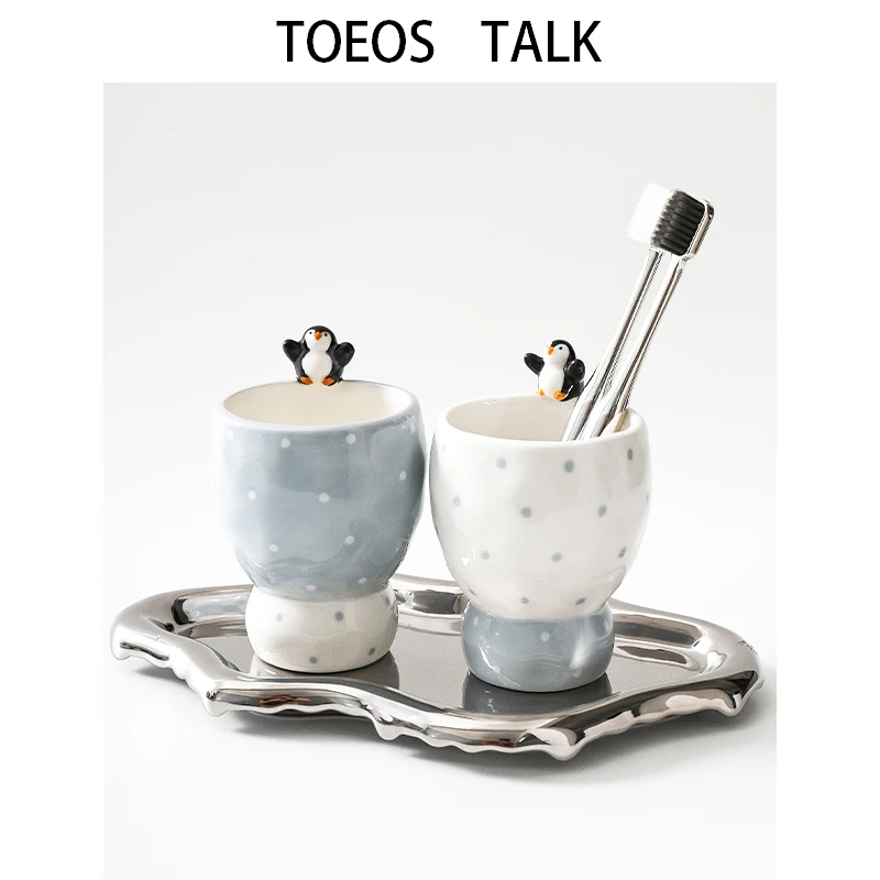Creative Ceramic Penguin Couple Cartoon Toothbrush Cups Bathroom Accessories High Aesthetic Value Hotel Decorations Set