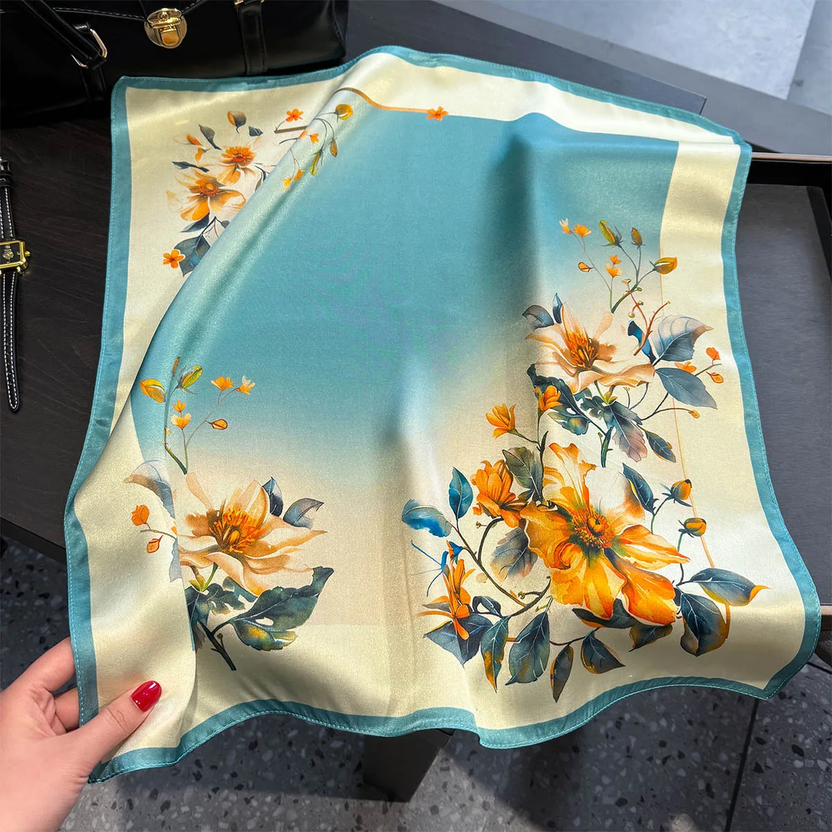 

Luxury 100% Silk 53*53cm Horse Print Square Scarf Women Soft Satin Hairband Neckerchief Office Hijab Headband Foulard Gift