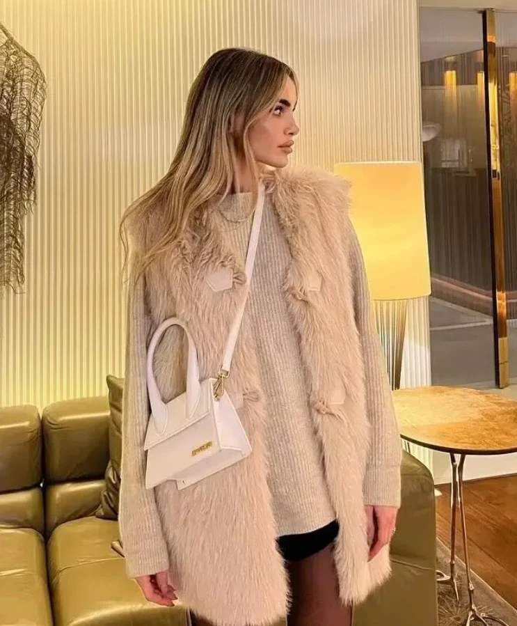 

Faux Fur Sleeveless Vest Elegant Women Horn Button Loose Waistcoat Fashion Lady Autumn Casual Warm Gilet Outwears