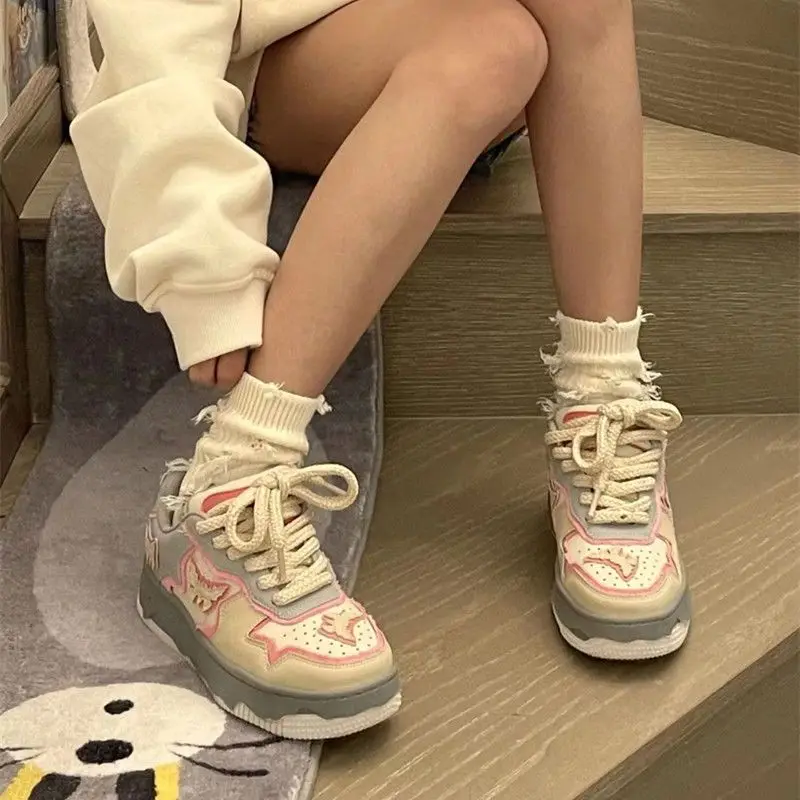 2023 New Fashion Vintage Womens Sneakers Platform Butterfly Pattern Casual Shoes Breathable Vulcanized Lace-Up Female Shoes