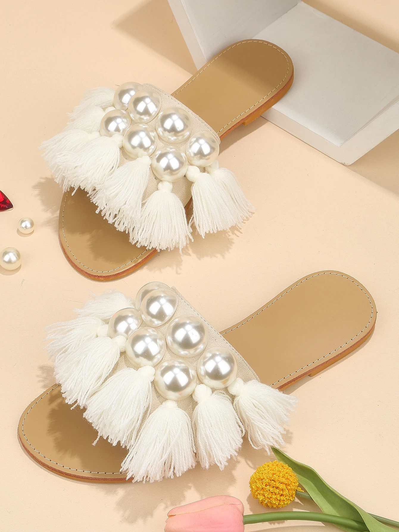 White fur pearl rhinestone home shoes, vacation slippers