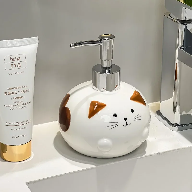 

330ML Ceramic Three-Color Cat Lotion Bottle Cute Cat Bathroom Ornaments Soap Dispenser Home Hand Soap and Shampoo Storage Bottle