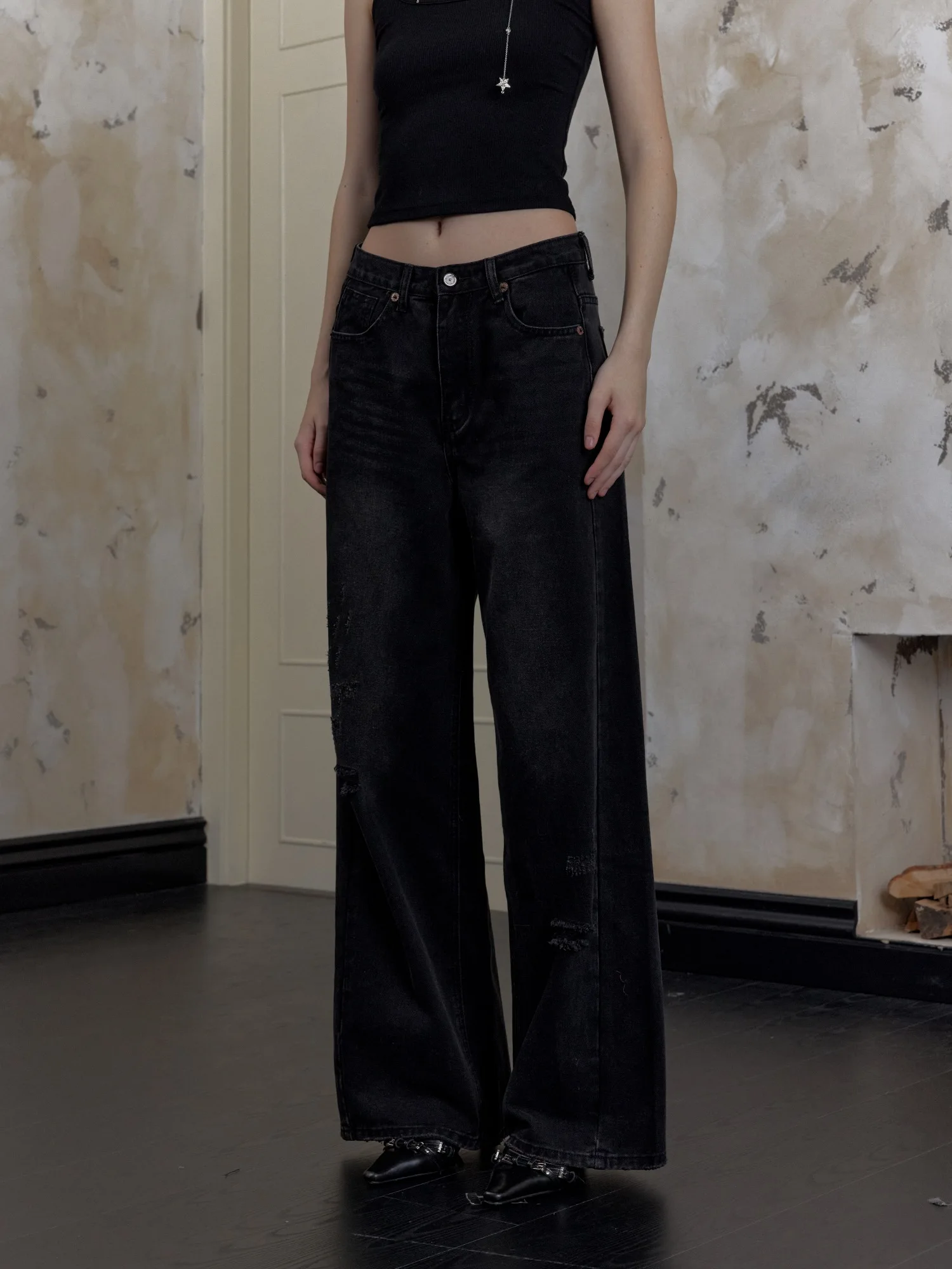 

Джинсы из денима с простым дизайном, с дырками, широкие штанины, цвет черный, для взрослых женщин, на все сезоны