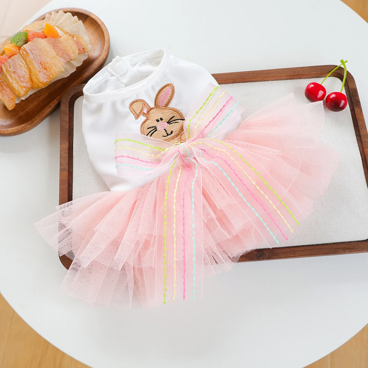 Osterhase Haustier-Tutu-Kleid, Weiß & Rosa Tüll, Bunte Gestreifte Schleifendekoration, Zweibeiniges Outfit für Kleine Hunde & Katzen, Ohne D-Ring