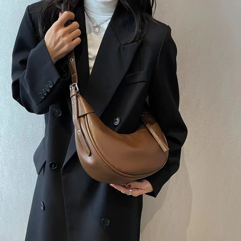 

New versatile shoulder crossbody bag fashionable soft leather armpit bag niche design dumpling bag semi-circle handbag