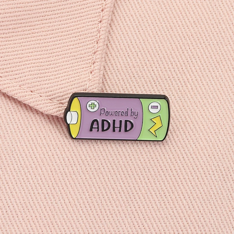 Angetrieben durch ADHS Emaille Pin Batterie geformt Neurodiversität UniqueAlloy Broschen Revers Rucksack Abzeichen Modeschmuck Accessoires
