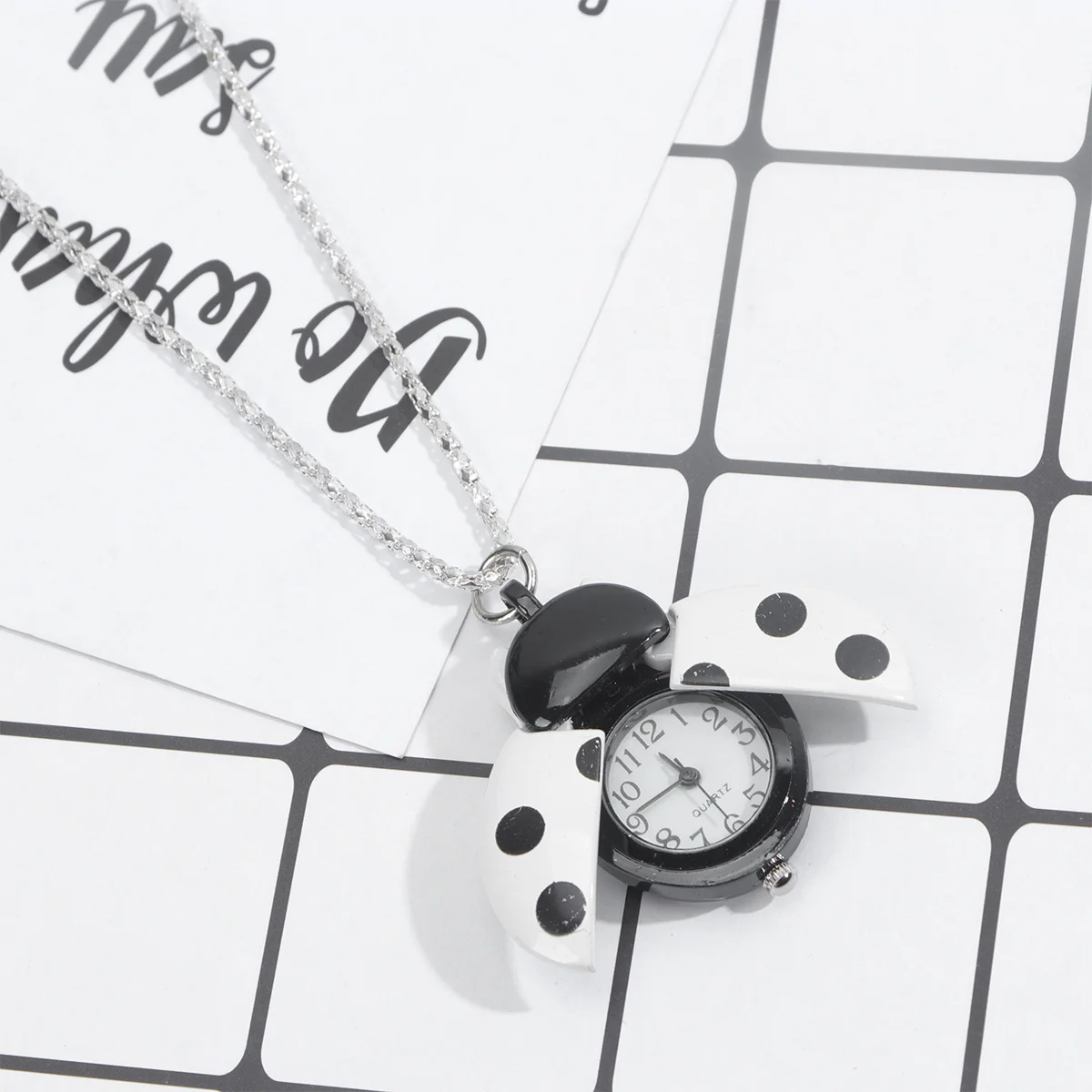 

White Vintage Pocket Watch Ladybug Shape Alloy Retro Quartz Watch For Kids Portable Timepiece Gift For Children