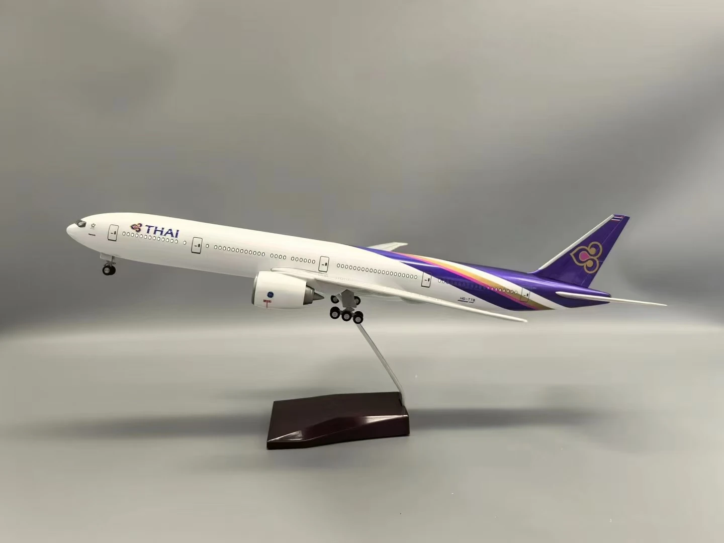 

47CM 1/157 Scale Thai B777 Airplane Model Kit with Landing Gear Wheels Light Diecast Resin Airplane Collection Display Toys