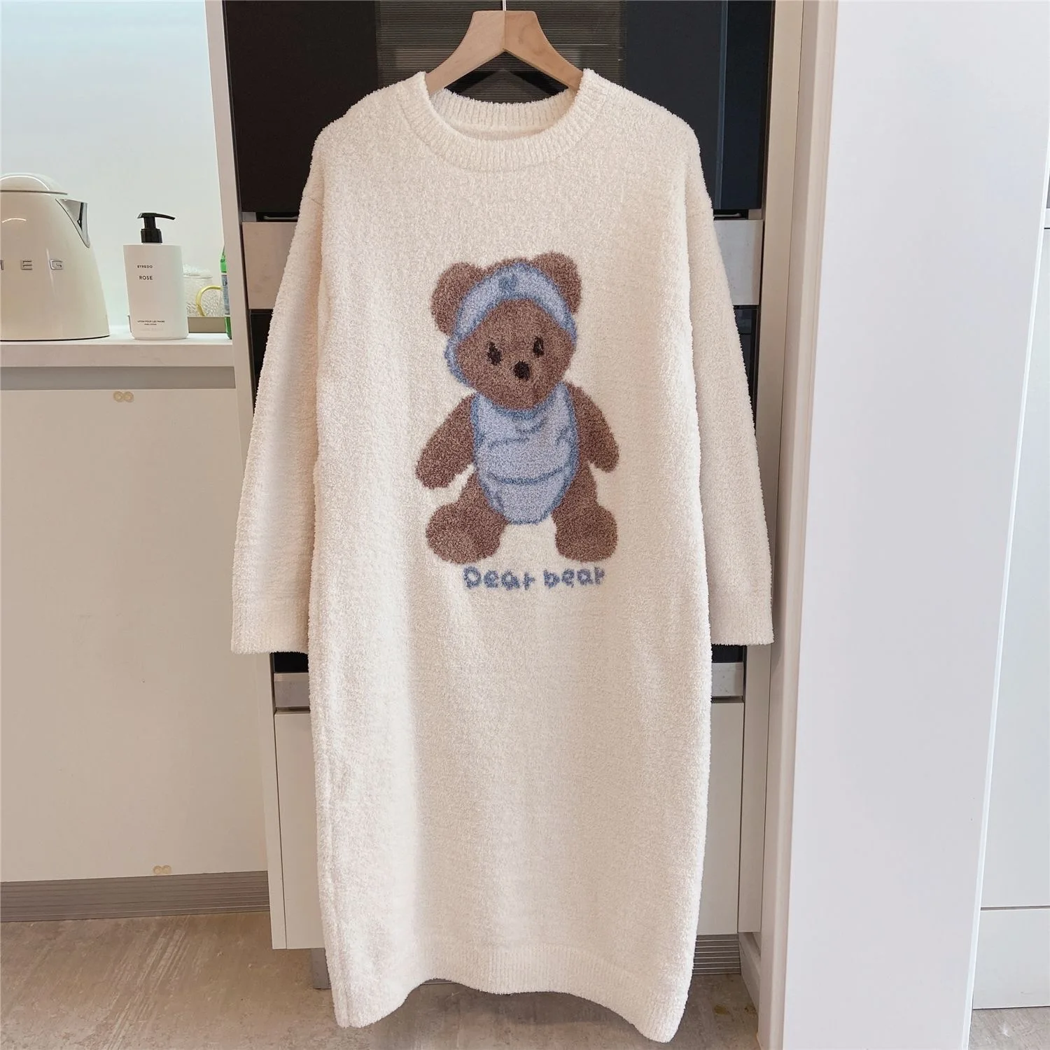 ملابس نوم نسائية من الصوف المرجاني الناعم بأكمام طويلة للخريف والشتاء، ملابس منزلية سميكة غير رسمية بياقة مستديرة وتصميم دب ك...