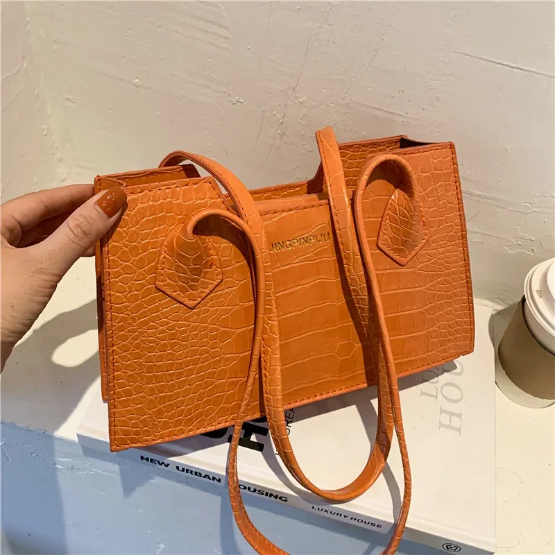 

Texture fashionable foreign style shoulder portable messenger bag