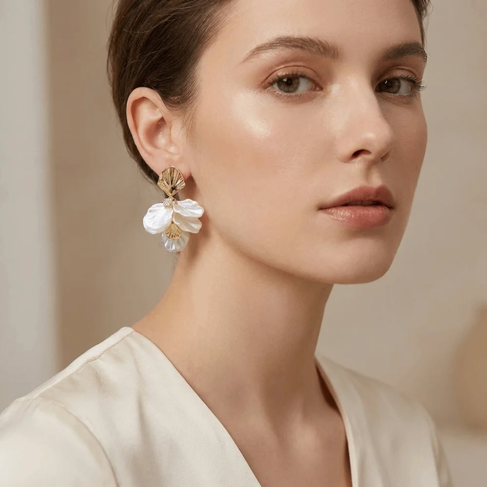 Vintage White Petal Earrings Resin Gold Shell Drop Earrings Lightweight Layered Pendant Earrings Party