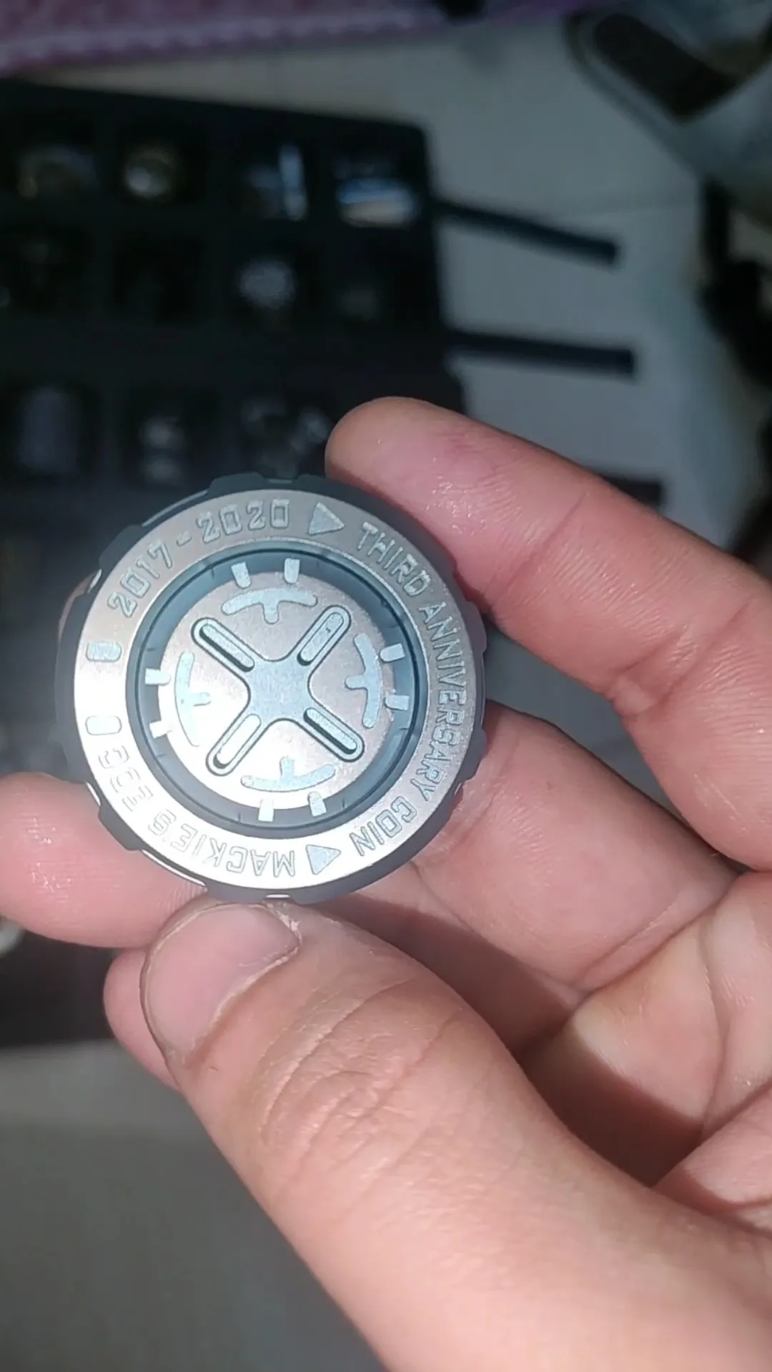 McGee 3rd Anniversary Limited Edition Pop Coin EDC, decompression toy