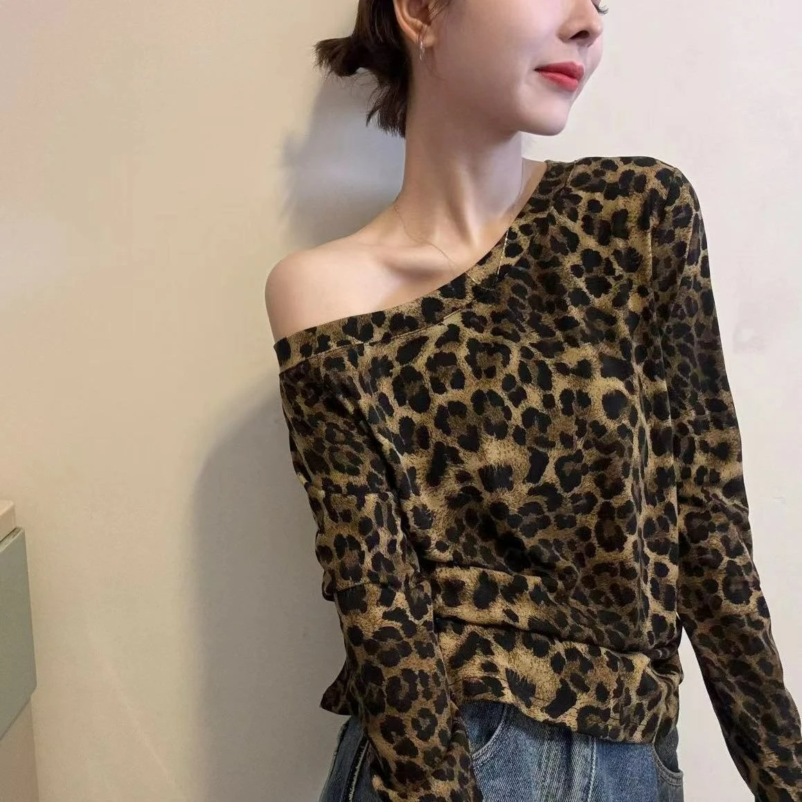 

Long Sleeve T-Shirt for Women Autumn and Winter Sexy Off-Shoulder Slimming Base Shirt Versatile Top