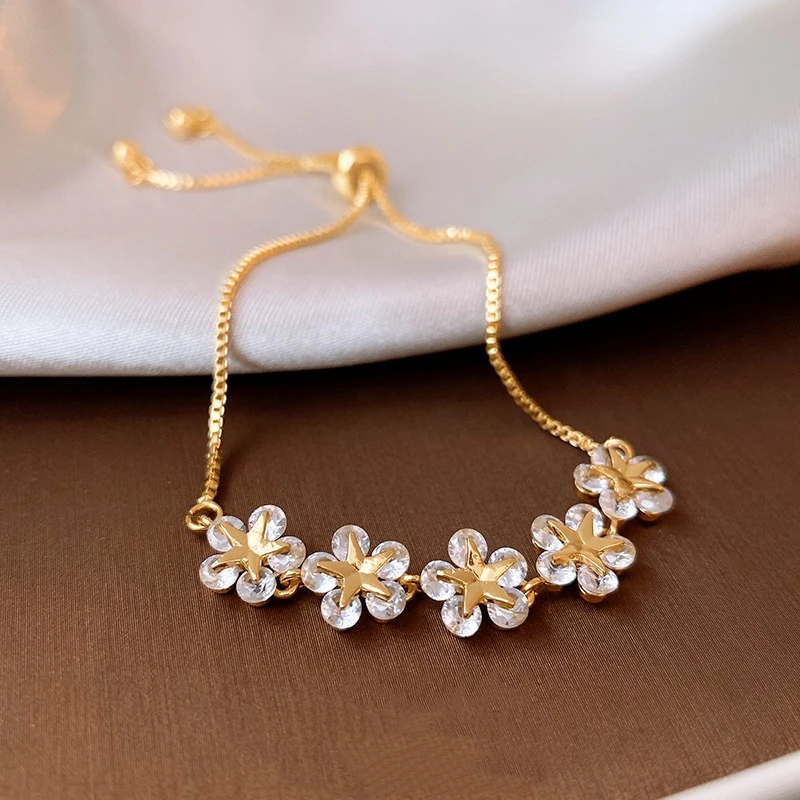 Eleganti braccialetti coreani con strass intarsiati moda braccialetto con ciondoli a forma di fiore color oro per accessori per gioielli da donna