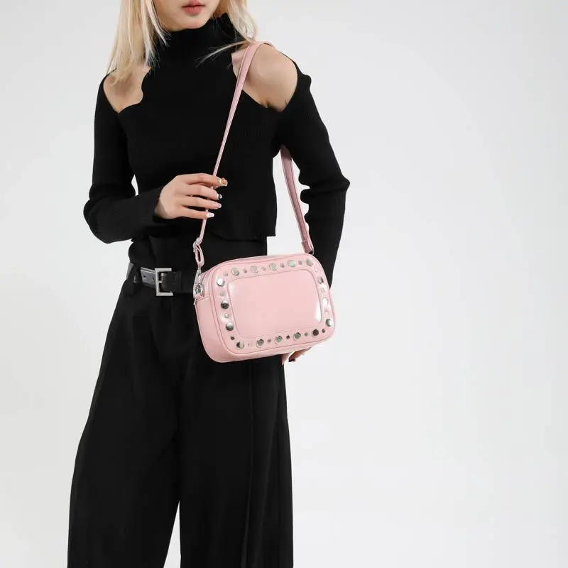 

Высококачественные женские сумки на одно плечо, новинка 2026, большая вместительная простая повседневная маленькая посылка, нишевая дизайнерская сумка через плечо