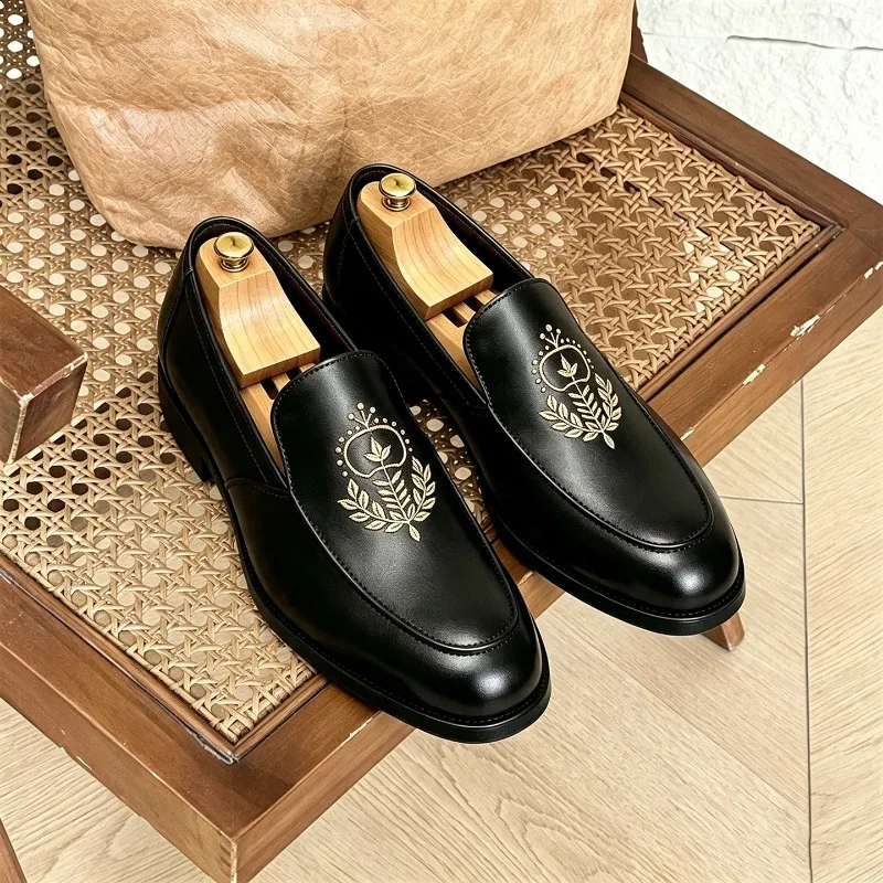 Mens Shoes British Style Business Dress Shoes Classic Embroidered Slip on Loafers Men's Casual Leather Shoe Formal Leather Shoes