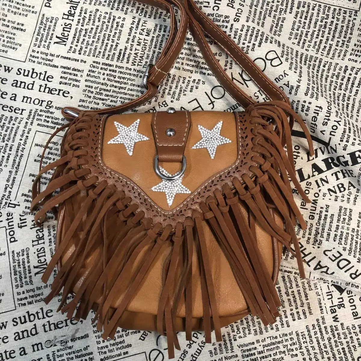 2024 American Western Style Shoulder Bag Niche Fashion Design Tassel Crossbody Bag Versatile Retro Armpit Crossbody Saddle Bag