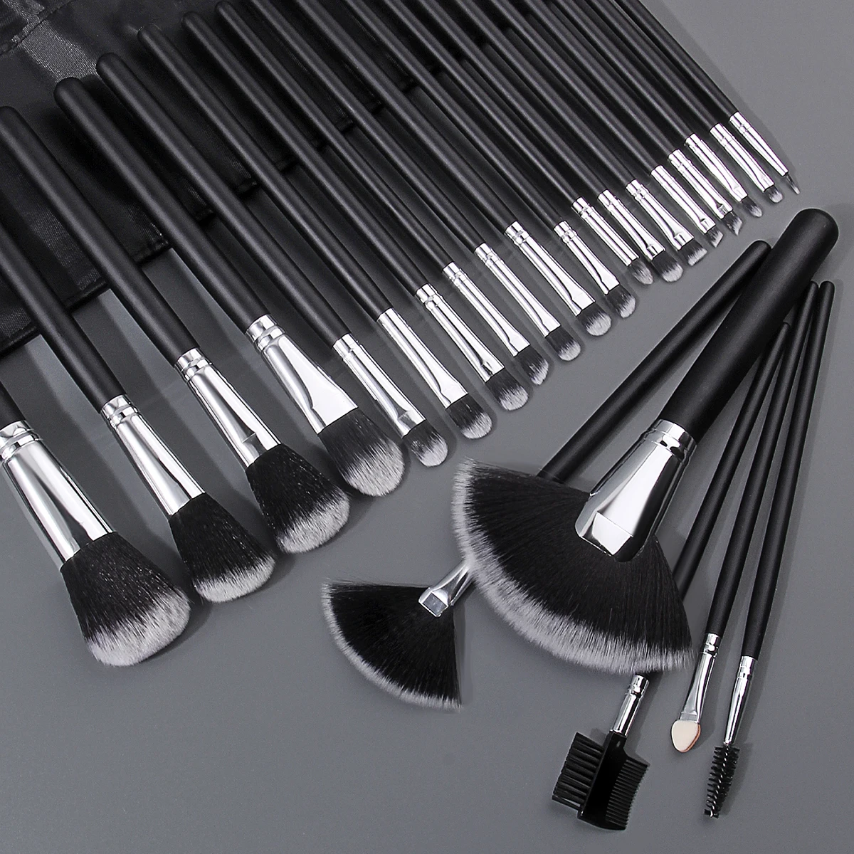 25PCS Professional Makeup Brush Set with Black PU Bag, Black Wooden Handles & Ombre Hair. Makeup Tool Beginners & Pros, Full Fac