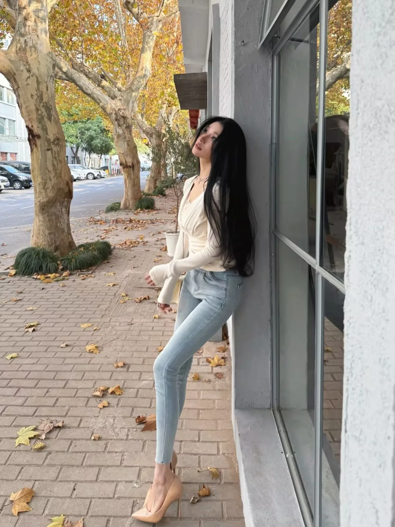 

Женские джинсы с высокой талией, облегающие, с эффектом подтяжки ягодиц, укороченные, с отворотами, весенние, модные, из эластичного хлопка