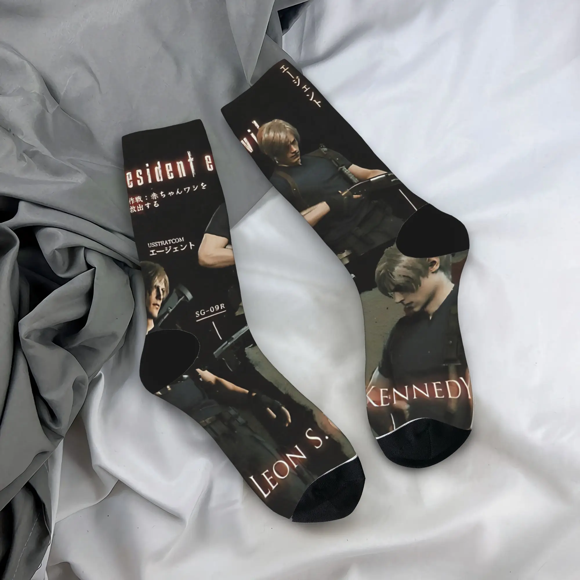 Calcetines con diseño de Leon Kennedy para fanáticos de los videojuegos, calcetines antideslizantes para parejas, calcetines cómodos para correr a la moda de otoño