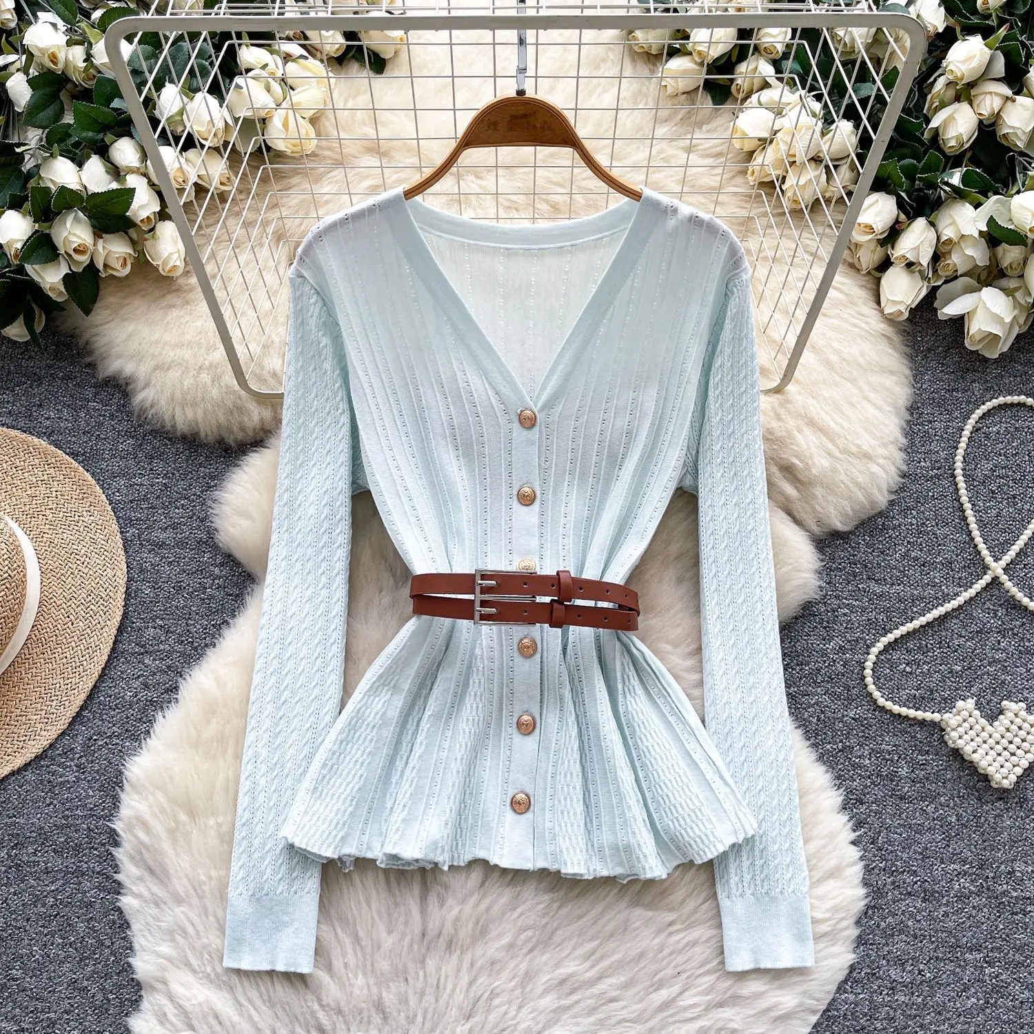 

Women's Autumn Retro British Long-Sleeve Knitted Sweater: Belted Slim-Fit Simple Lightweight Royal Sister Trendy Top